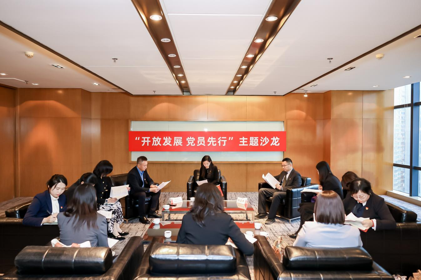 党建引领开放  协同融合发展——市外商投资促进中心党支部赴上海开展主题党日活动